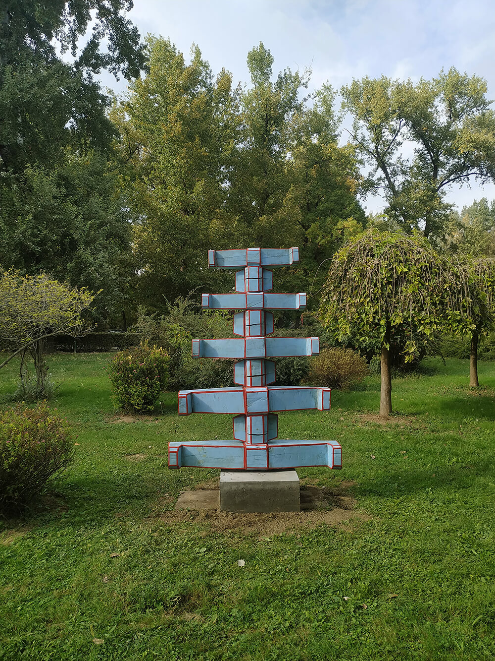 Cosmic Ribs / 290x200x40cm / 2012 / wood / Sculpture on the lake Cosmic Ribs / 290x200x40cm / 2012 / wood / Sculpture on the lake